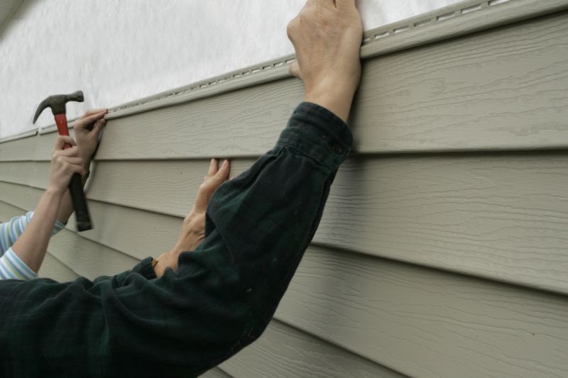 Vinyl Siding Repair Professional - Image 1